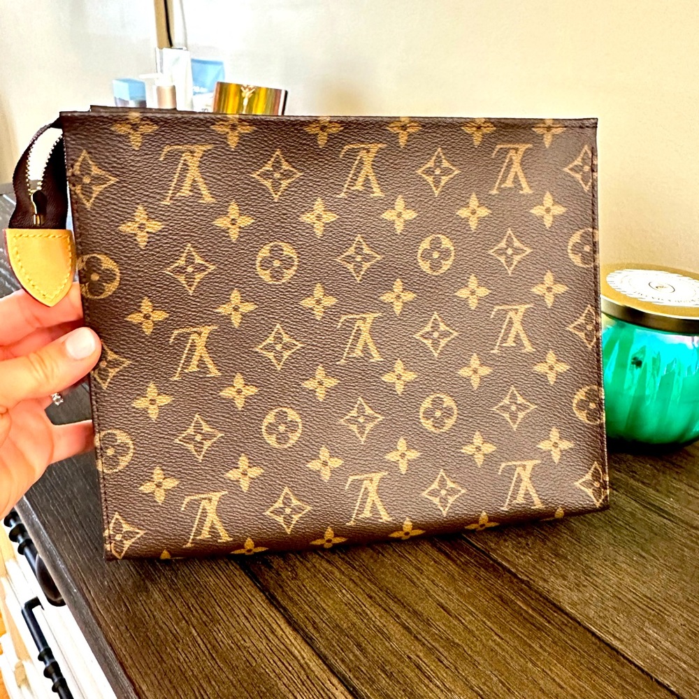 Like New Louis Vuitton Poche Toilette NM
